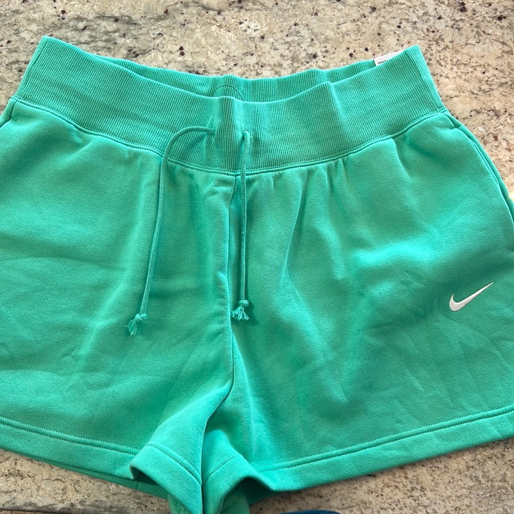 Women’s Nike fleece Phoenix shorts